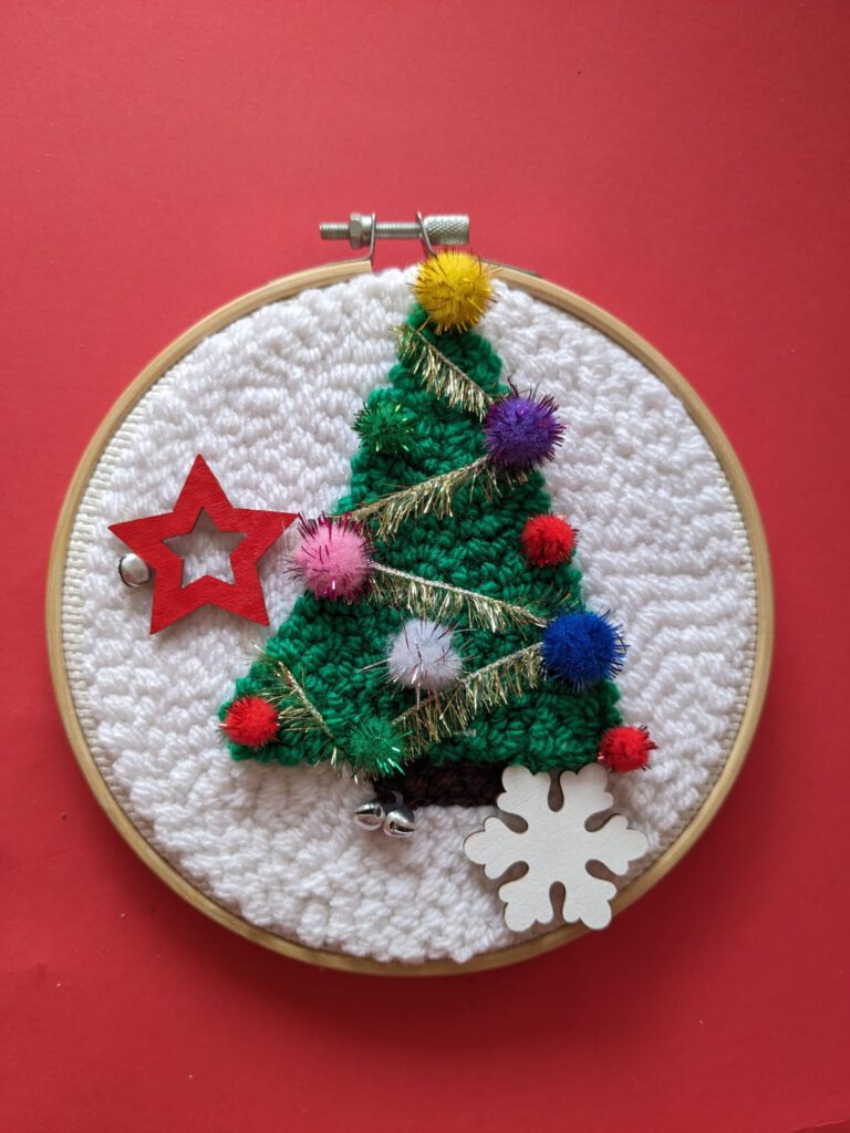 árbol de navidad con punch needle